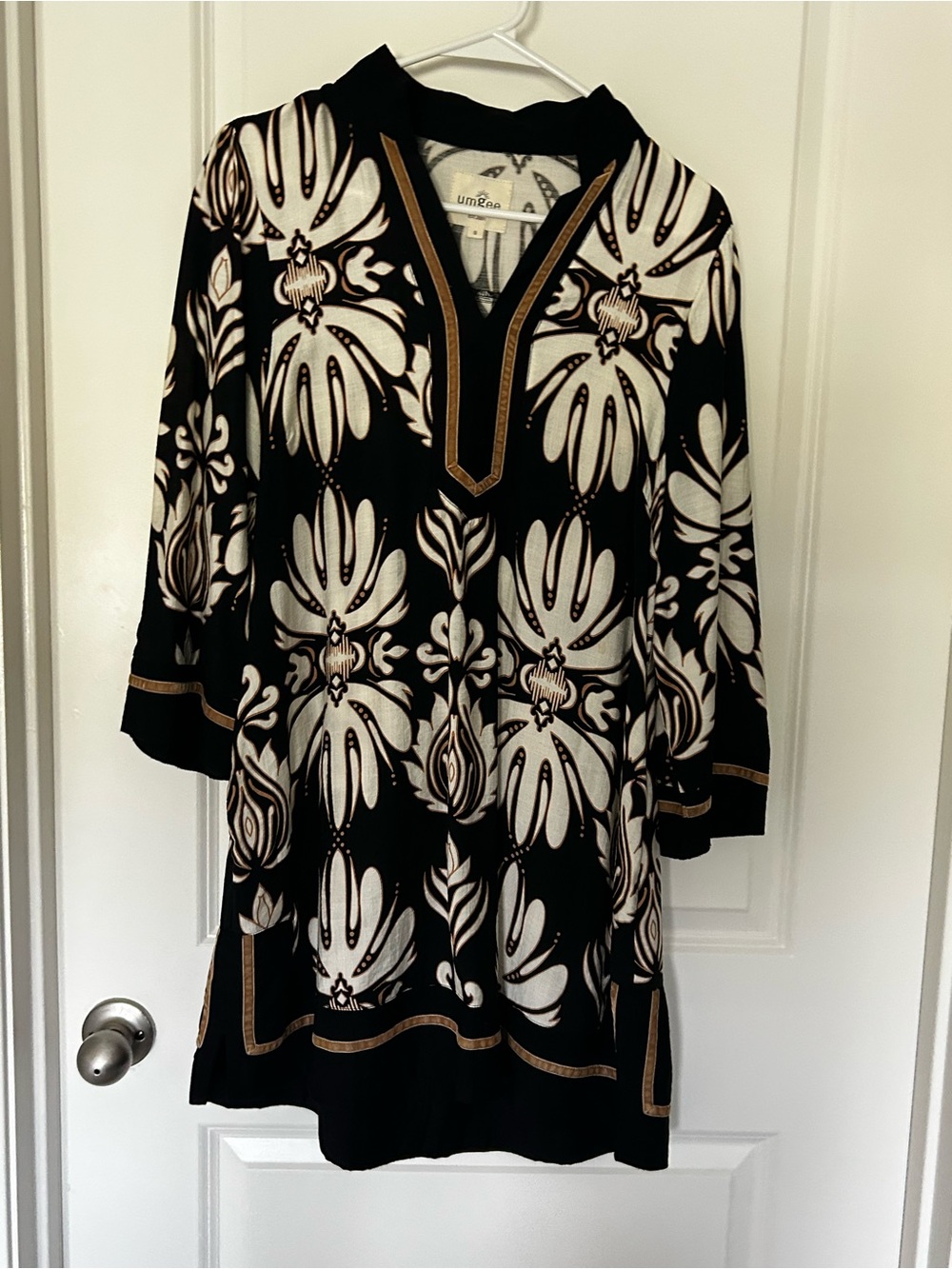 Umgee Black & White Floral-Print Tunic with Gold Trim